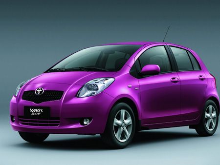 Toyota Yaris violette